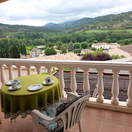 Chez Bernard Et Rosina Bed & Breakfast Espéraza Екстериор снимка