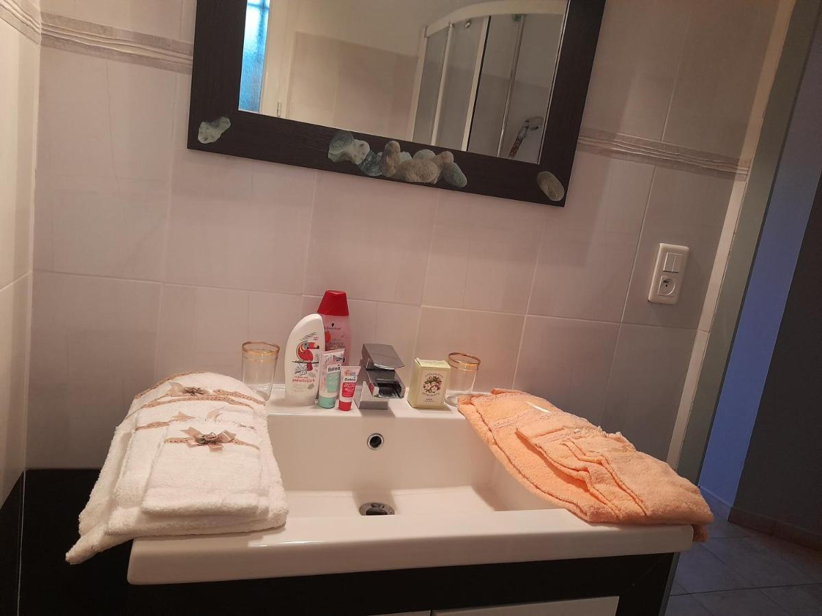 Chez Bernard Et Rosina Bed & Breakfast Espéraza Екстериор снимка